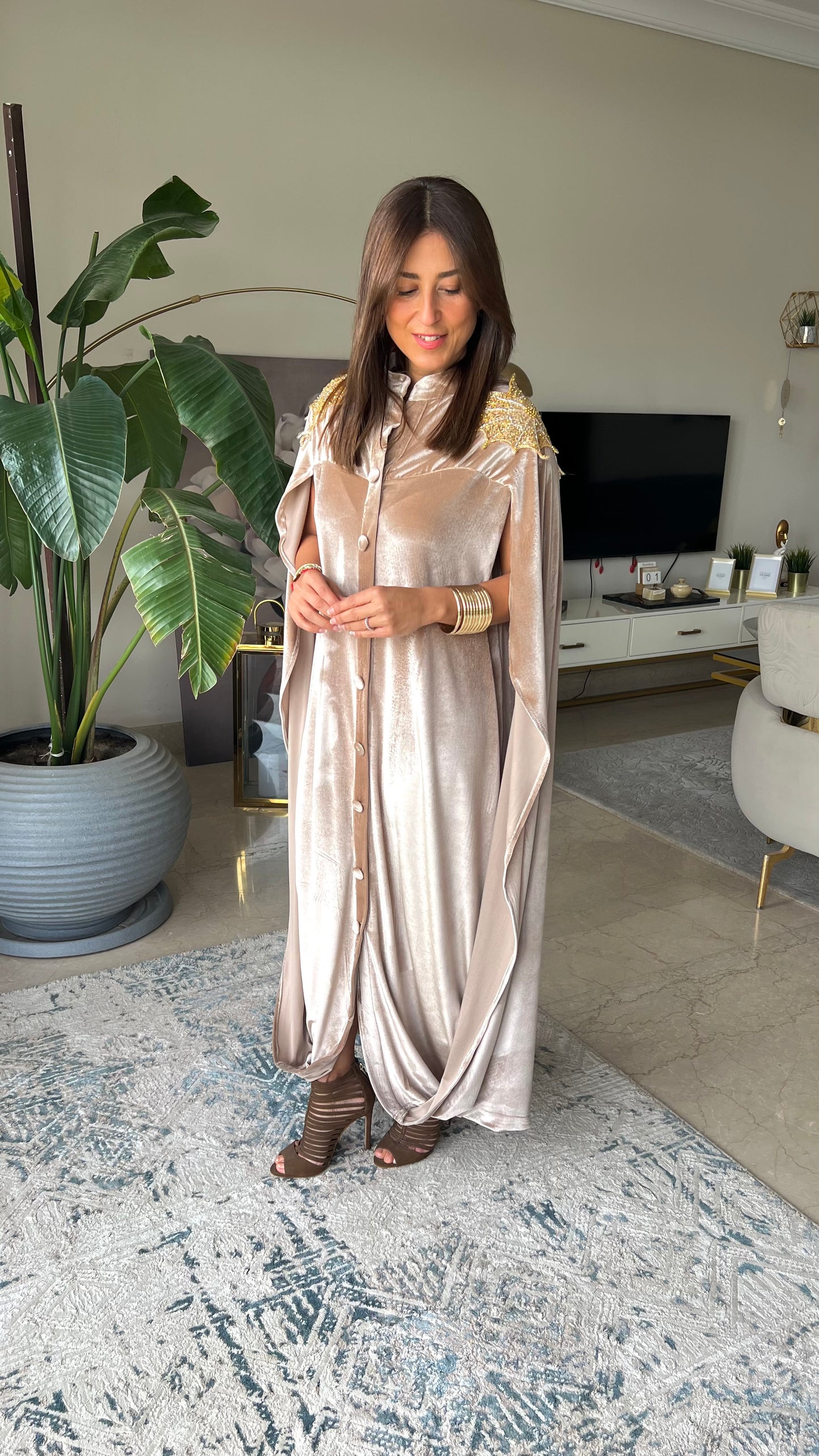 ليان Cape Dress