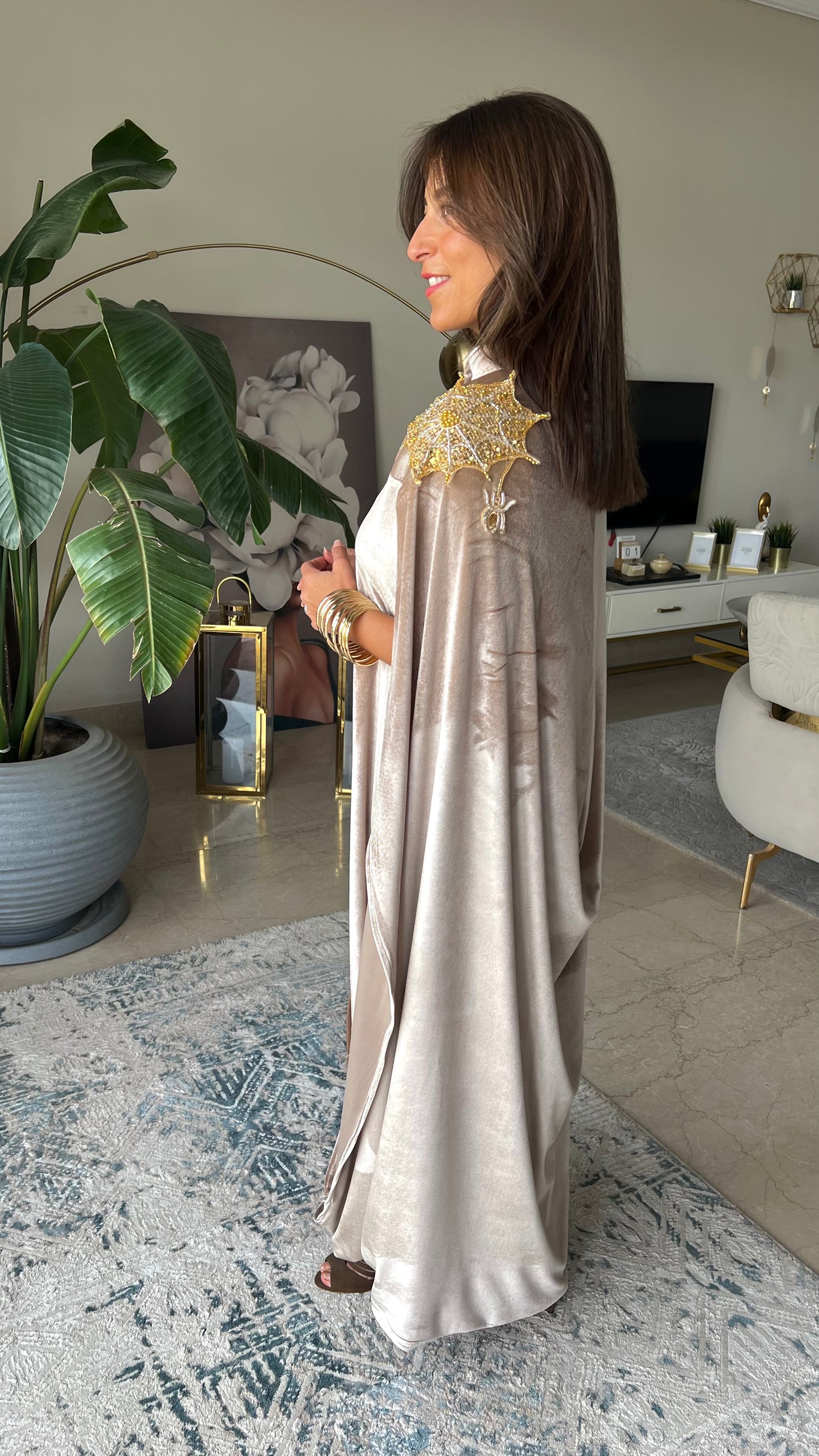 ليان Cape Dress